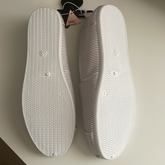 Ardene Slip on Shoe - Picture 4 of 5